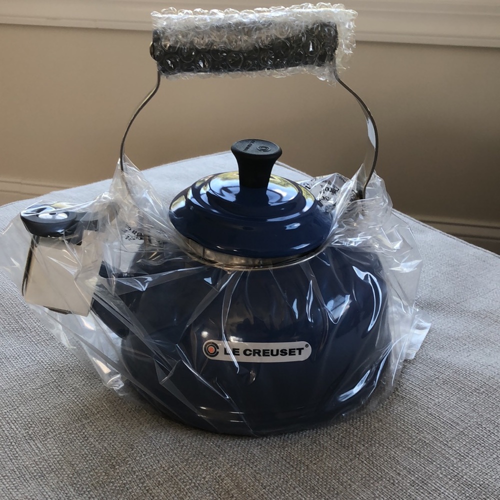 LE CREUSET Kettle. New in the box.